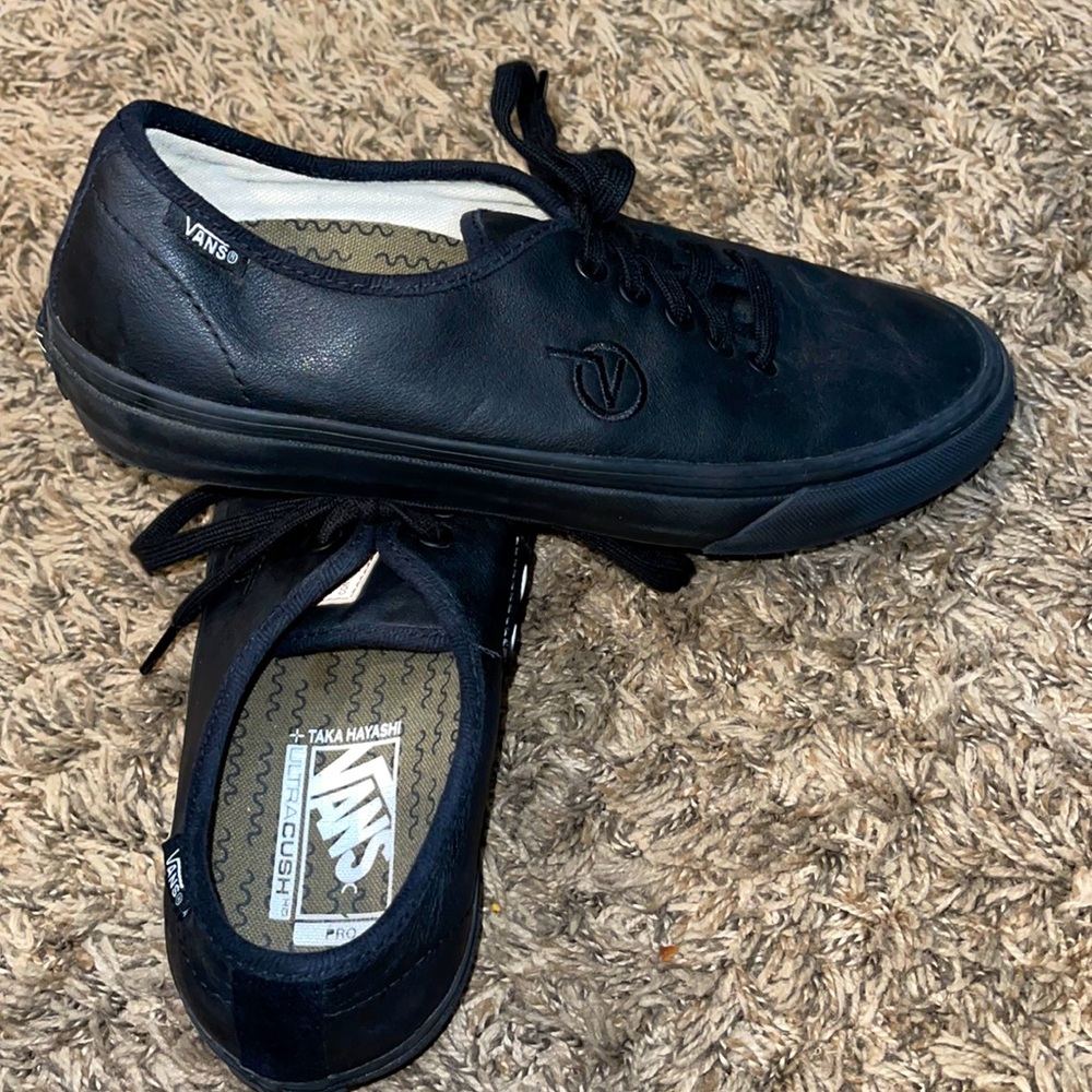 Black Vans shoes for sale! Wore 1-2 times but still in great condition!